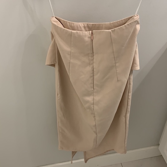 Peach skirt with front slit and front tie - Picture 2 of 2